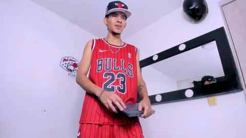 Snapshot of samuel_suarez chatting on 05.03.26 online show from 05.03.26