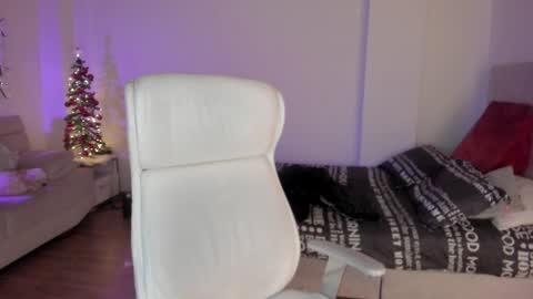 Snapshot of samy_one chatting on 12.29.24 Samy online show from 12.29.24