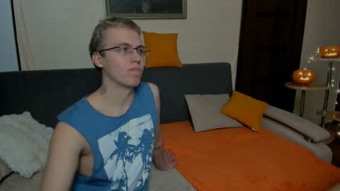 Snapshot of samyscott chatting on 11.04.25 SamyScott online show from 11.04.25