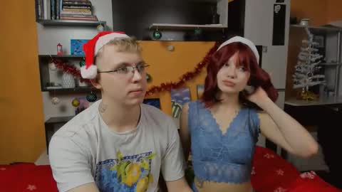 Snapshot of samyscott chatting on 12.21.25 SamyScott online show from 12.21.25