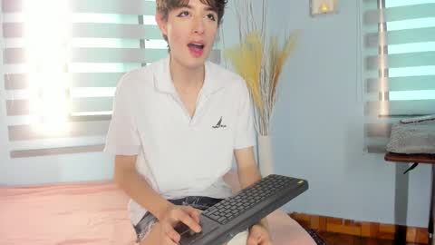 Snapshot of san_love_kh chatting on 02.11.25 online show from 02.11.25