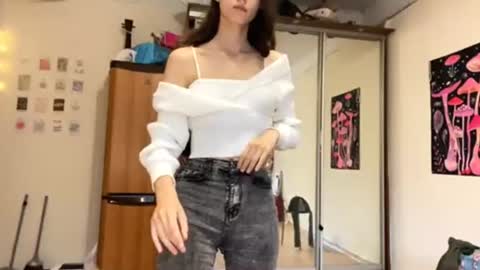 Snapshot of sanatroxell chatting on 06.22.26 Shiny online show from 06.22.26