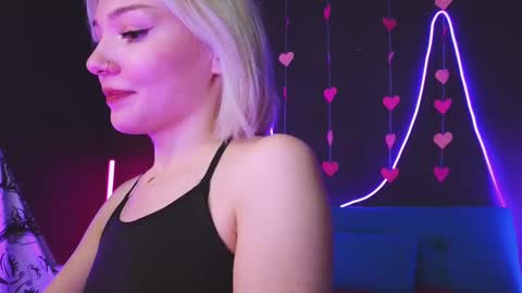 Sandy  online show from 02.20.25