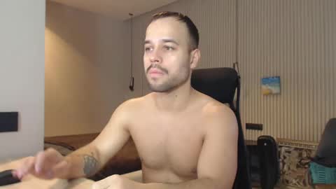 Snapshot of sandro_best chatting on 01.20.25 DeAlex online show from 01.20.25