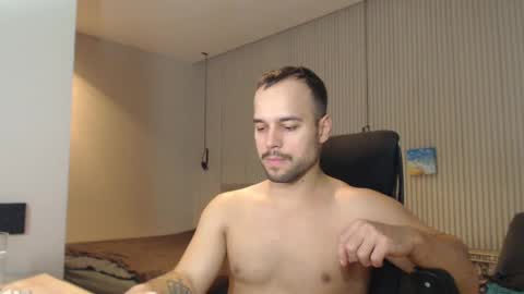 Snapshot of sandro_best chatting on 01.20.25 DeAlex online show from 01.20.25