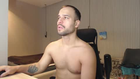 Snapshot of sandro_best chatting on 01.22.25 DeAlex online show from 01.22.25