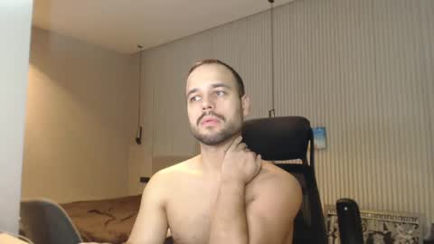 Snapshot of sandro_best chatting on 01.25.25 DeAlex online show from 01.25.25
