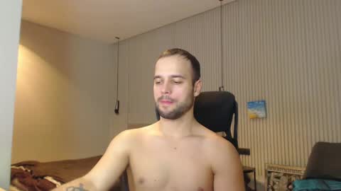 Snapshot of sandro_best chatting on 02.10.25 DeAlex online show from 02.10.25