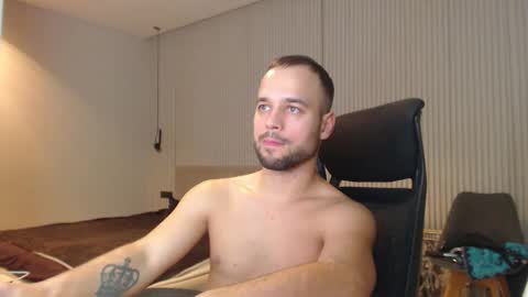 Snapshot of sandro_best chatting on 02.15.25 DeAlex online show from 02.15.25