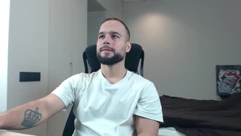 Snapshot of sandro_best chatting on 01.16.26 DeAlex online show from 01.16.26