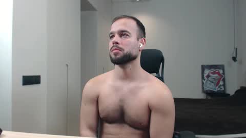 Snapshot of sandro_best chatting on 02.11.26 DeAlex online show from 02.11.26