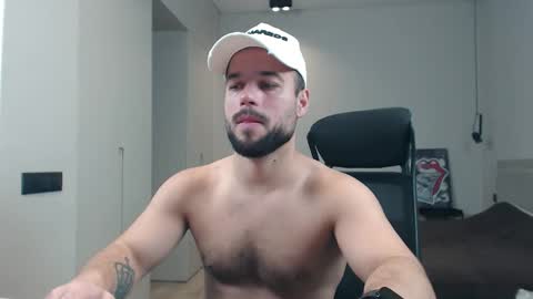 Snapshot of sandro_best chatting on 02.17.26 DeAlex online show from 02.17.26