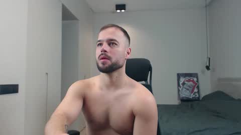 Snapshot of sandro_best chatting on 03.22.26 DeAlex online show from 03.22.26