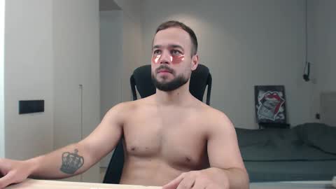 Snapshot of sandro_best chatting on 04.17.26 DeAlex online show from 04.17.26