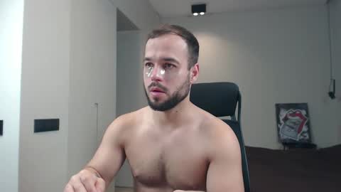 Snapshot of sandro_best chatting on 05.08.26 DeAlex online show from 05.08.26