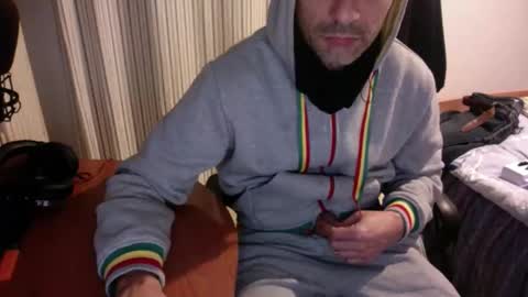 Snapshot of sandropertoni chatting on 12.19.25 lucas online show from 12.19.25