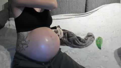 Snapshot of sandysun_shine chatting on 12.12.24 Sandy online show from 12.12.24