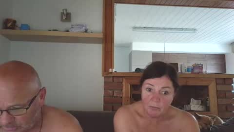 Snapshot of sanroom chatting on 09.30.25 sanroom online show from 09.30.25