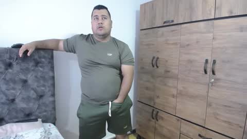 Snapshot of santi_hothot chatting on 09.26.25 Santiago online show from 09.26.25