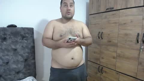 Snapshot of santi_hothot chatting on 09.27.25 Santiago online show from 09.27.25