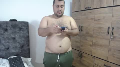 Snapshot of santi_hothot chatting on 09.29.25 Santiago online show from 09.29.25