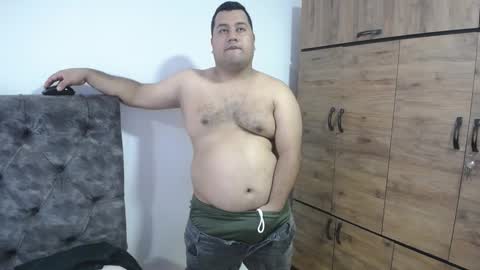 Snapshot of santi_hothot chatting on 10.09.25 Santiago online show from 10.09.25