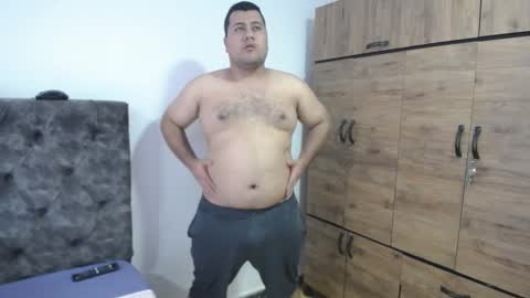 Snapshot of santi_hothot chatting on 10.11.25 Santiago online show from 10.11.25
