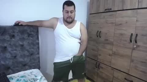 Snapshot of santi_hothot chatting on 10.23.25 Santiago online show from 10.23.25