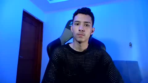 santi_twink19 online show from 01.10.25