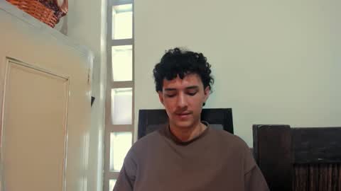 santi_twink19 online show from 10.15.25