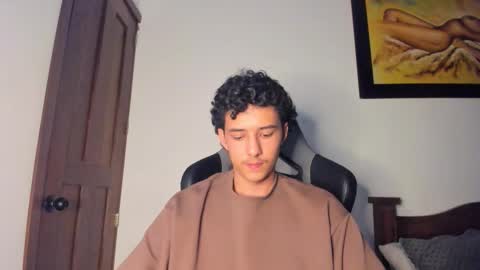 santi_twink19 online show from 10.21.25