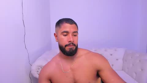 Snapshot of santiago_huntt chatting on 01.15.25 santiago_huntt online show from 01.15.25