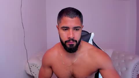 Snapshot of santiago_huntt chatting on 02.17.25 santiago_huntt online show from 02.17.25