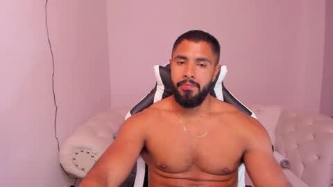 Snapshot of santiago_huntt chatting on 02.18.25 santiago_huntt online show from 02.18.25