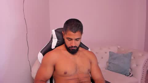 Snapshot of santiago_huntt chatting on 02.18.25 santiago_huntt online show from 02.18.25