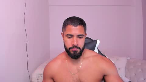 Snapshot of santiago_huntt chatting on 02.18.25 santiago_huntt online show from 02.18.25
