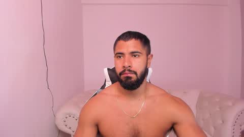 Snapshot of santiago_huntt chatting on 02.25.25 santiago_huntt online show from 02.25.25