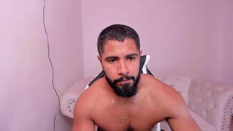 Snapshot of santiago_huntt chatting on 02.26.25 santiago_huntt online show from 02.26.25
