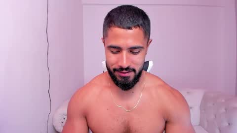 Snapshot of santiago_huntt chatting on 03.07.25 santiago_huntt online show from 03.07.25