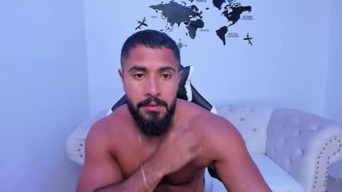 Snapshot of santiago_huntt chatting on 09.10.25 santiago_huntt online show from 09.10.25
