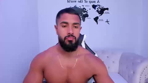 Snapshot of santiago_huntt chatting on 09.12.25 santiago_huntt online show from 09.12.25