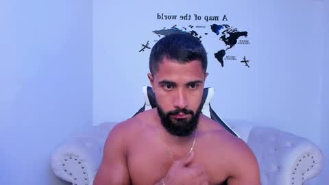Snapshot of santiago_huntt chatting on 09.17.25 santiago_huntt online show from 09.17.25
