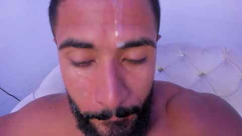 Snapshot of santiago_huntt chatting on 09.23.25 santiago_huntt online show from 09.23.25