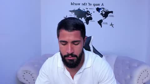 Snapshot of santiago_huntt chatting on 10.04.25 santiago_huntt online show from 10.04.25