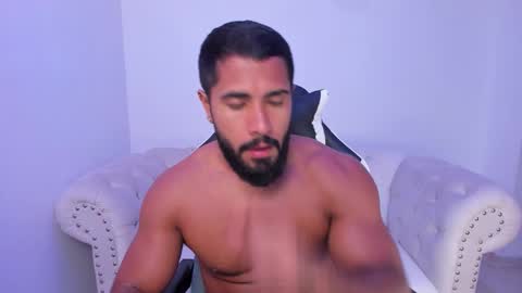 Snapshot of santiago_huntt chatting on 10.07.25 santiago_huntt online show from 10.07.25