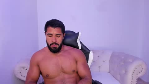 Snapshot of santiago_huntt chatting on 10.14.25 santiago_huntt online show from 10.14.25