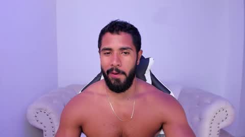 Snapshot of santiago_huntt chatting on 10.17.25 santiago_huntt online show from 10.17.25