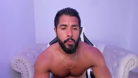Snapshot of santiago_huntt chatting on 10.22.25 santiago_huntt online show from 10.22.25