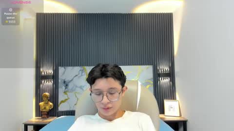 santiago_russo18 online show from 10.24.25