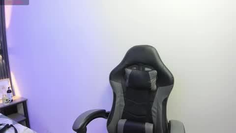 santiago_russo18 online show from 02.22.26